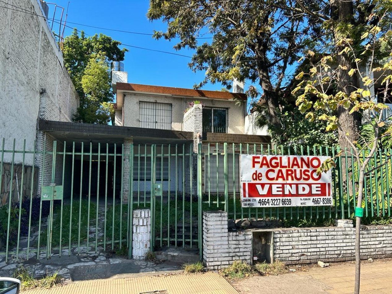 EXCELENTE CASA EN ZONA COMERCIAL