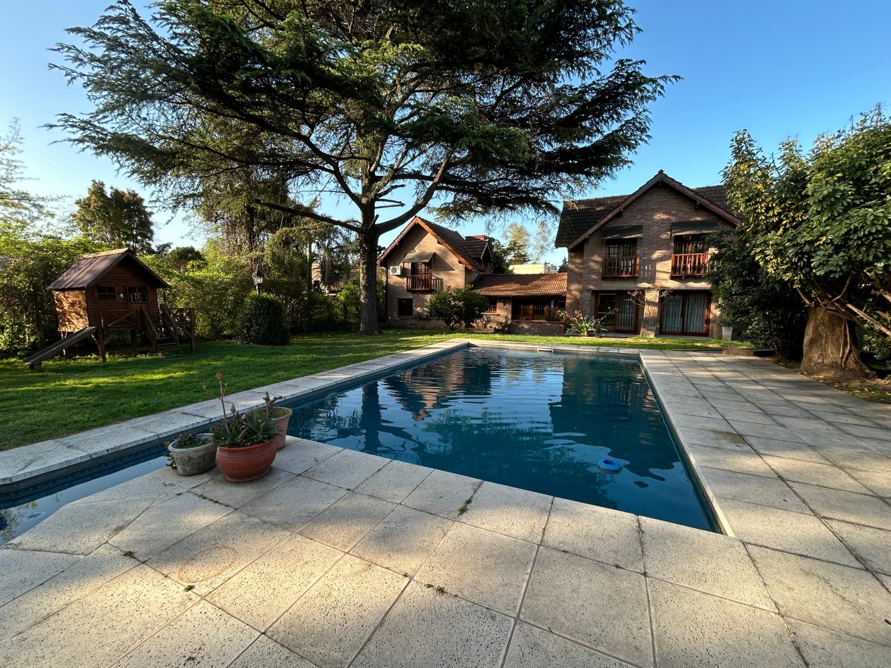 Casa Barrio El Cortijo Velazquez Esq Sarratea