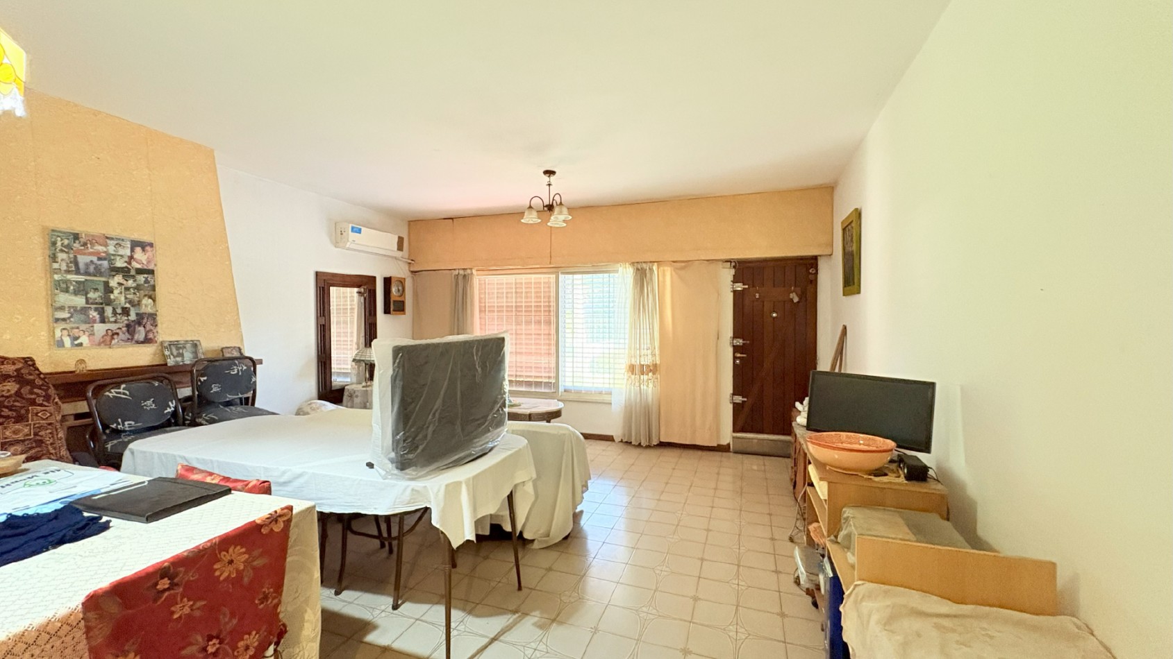 Casa 6 Ambientes con Quincho y Cochera Cubierta Para 2 Autos