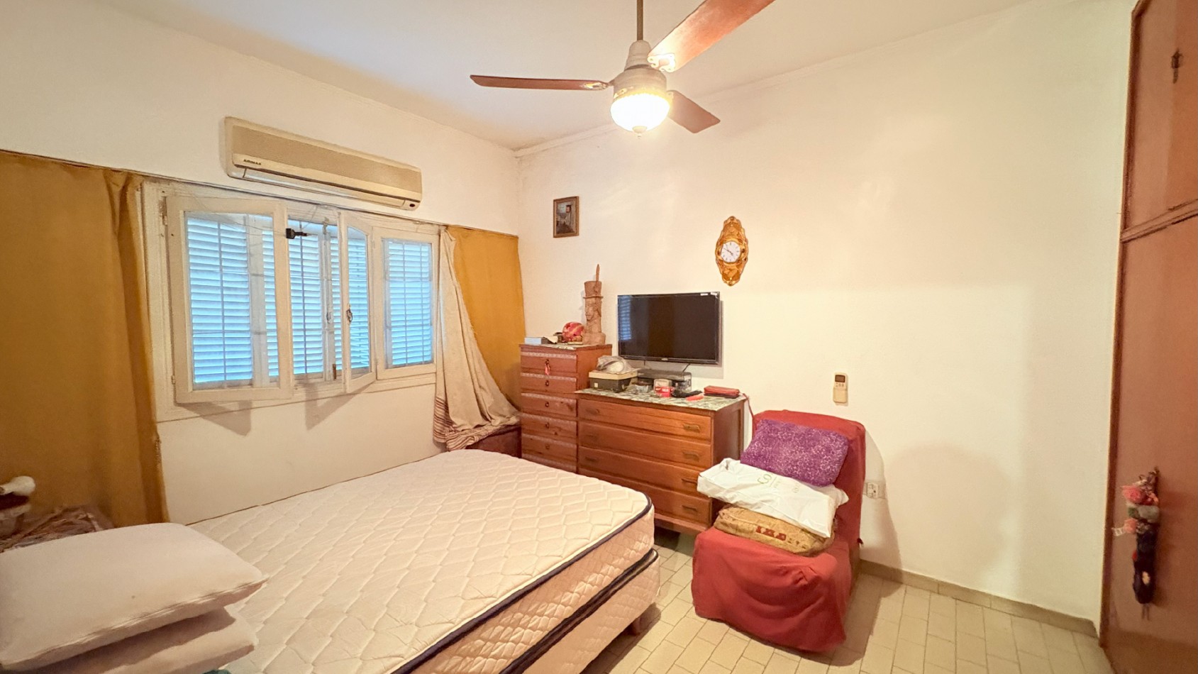 Casa 6 Ambientes con Quincho y Cochera Cubierta Para 2 Autos