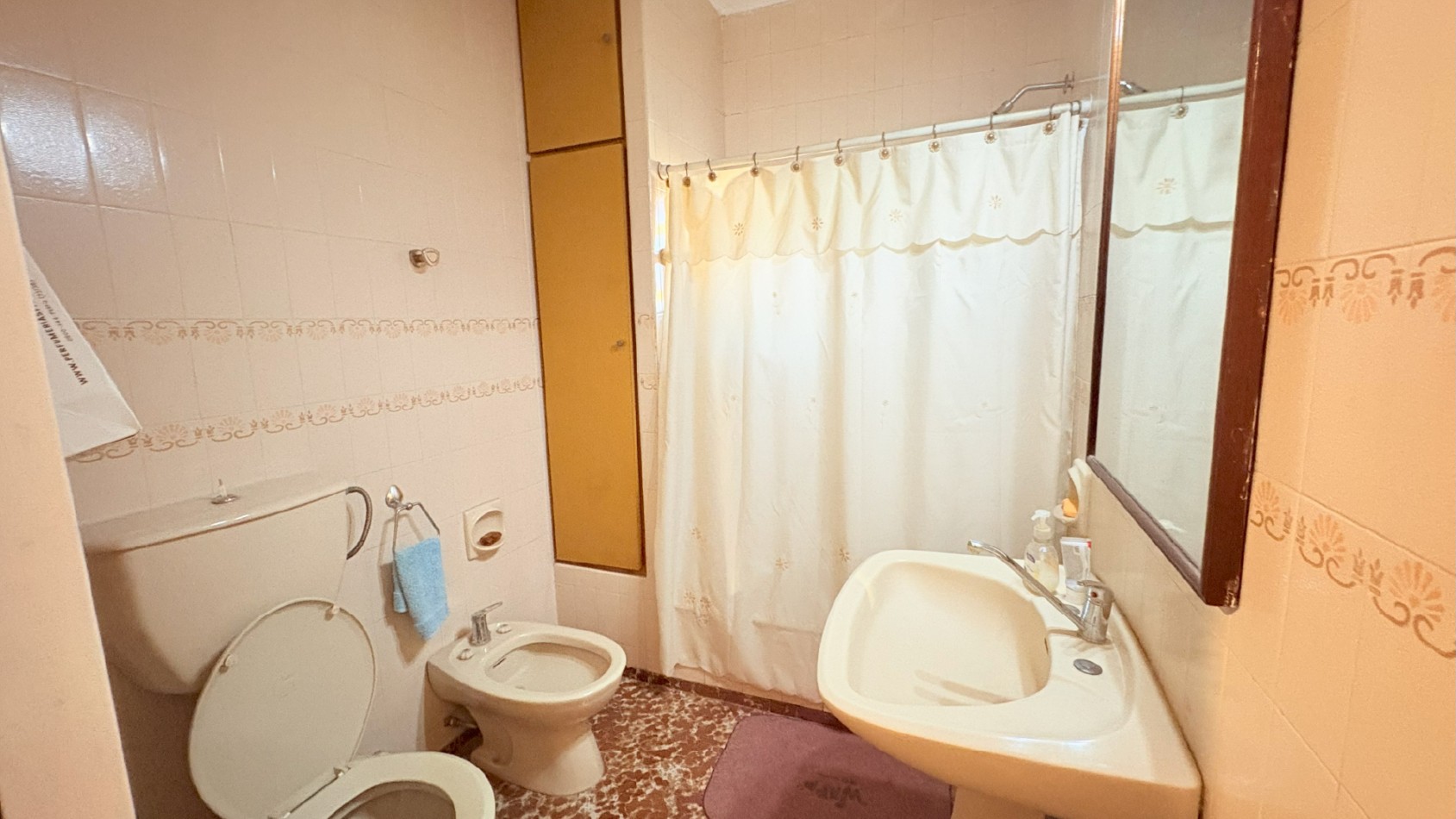 Casa 6 Ambientes con Quincho y Cochera Cubierta Para 2 Autos