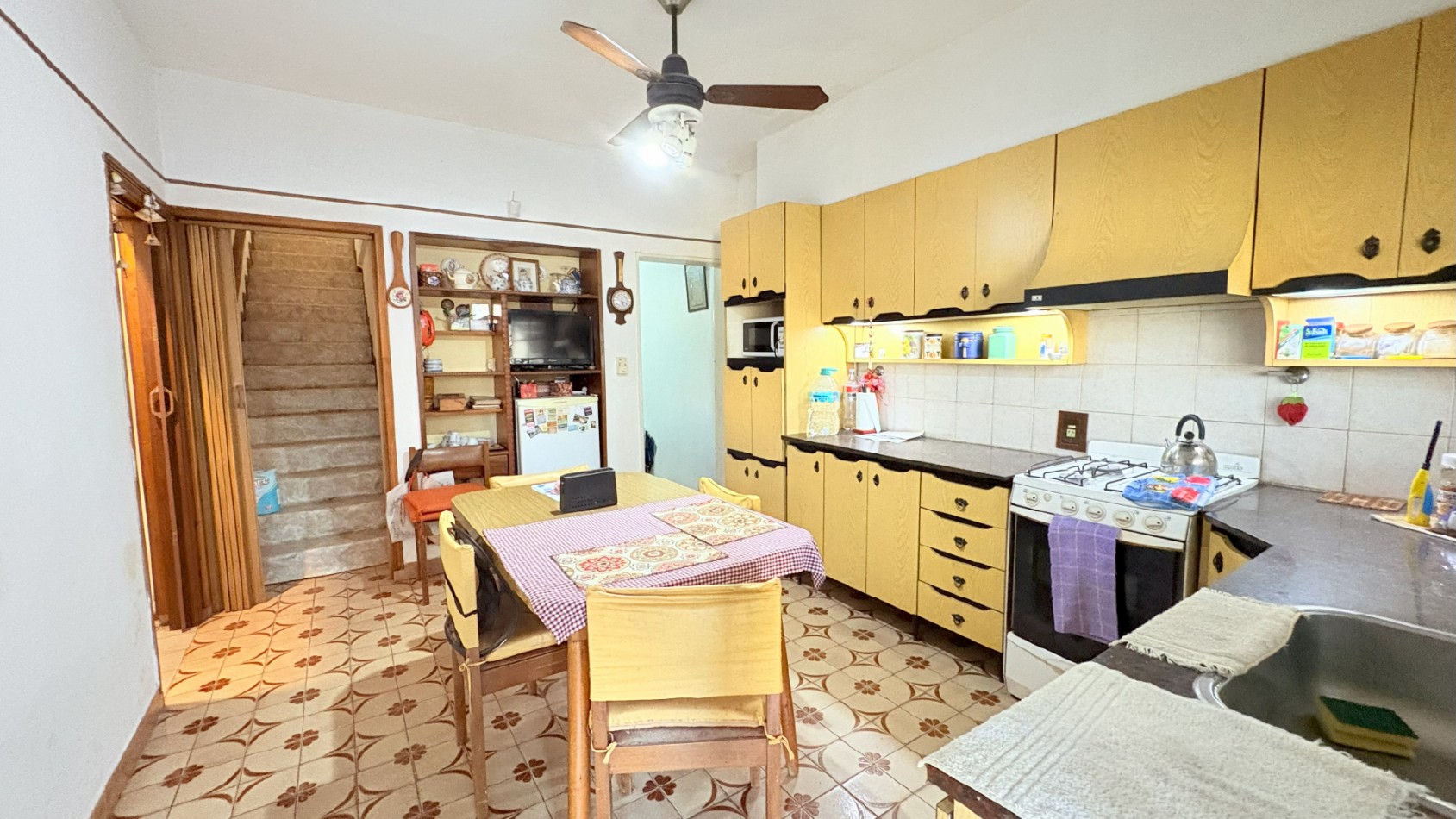 Casa 6 Ambientes con Quincho y Cochera Cubierta Para 2 Autos
