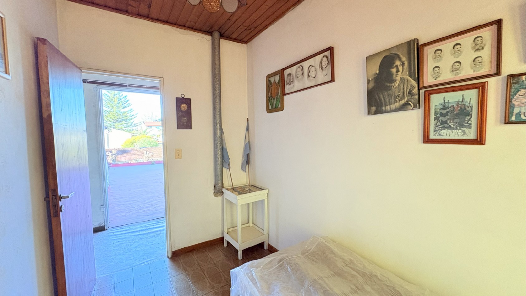 Casa 6 Ambientes con Quincho y Cochera Cubierta Para 2 Autos