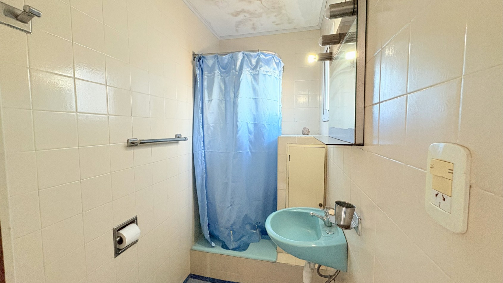 Casa 6 Ambientes con Quincho y Cochera Cubierta Para 2 Autos