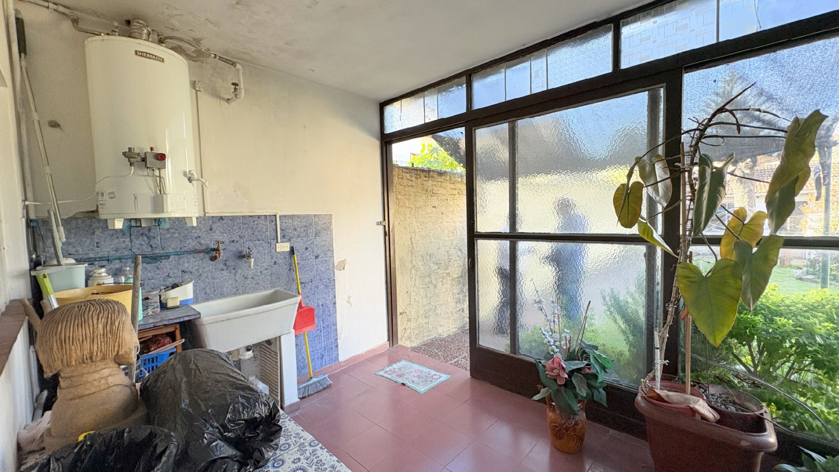 Casa 6 Ambientes con Quincho y Cochera Cubierta Para 2 Autos