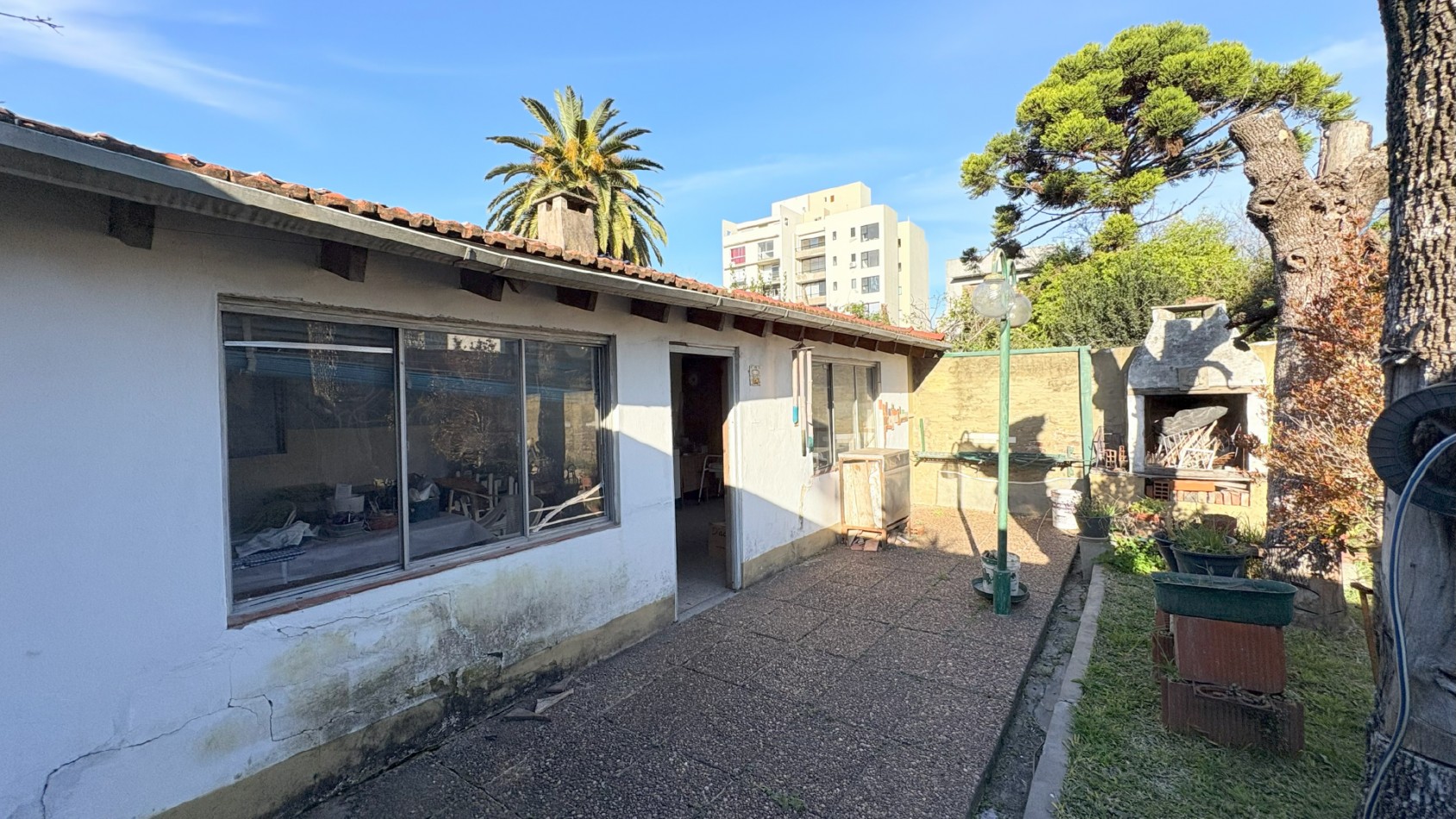 Casa 6 Ambientes con Quincho y Cochera Cubierta Para 2 Autos