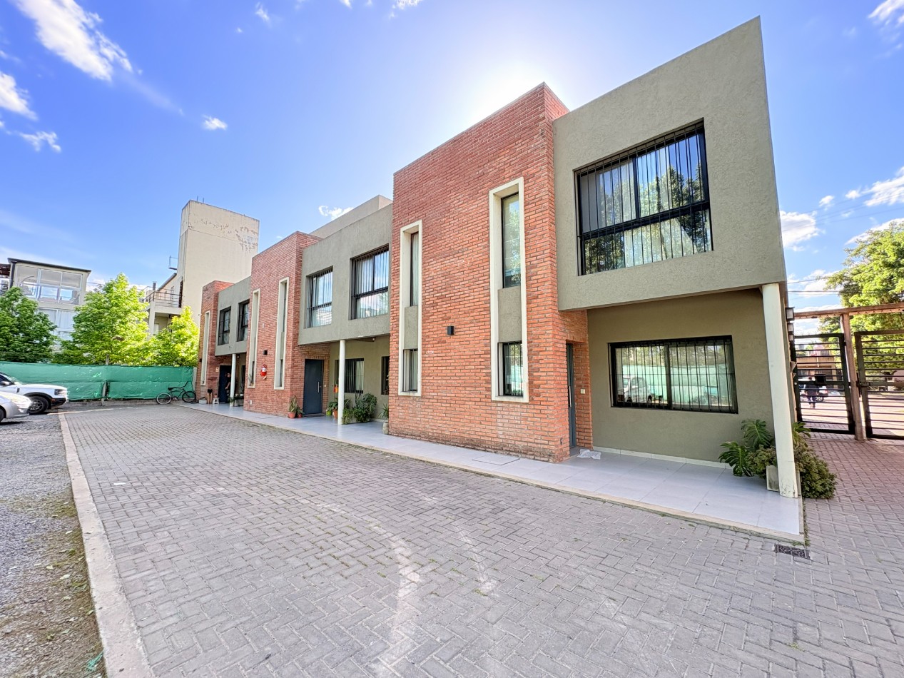 Hermoso Duplex 3 Ambientes con Patio y 2 Cocheras