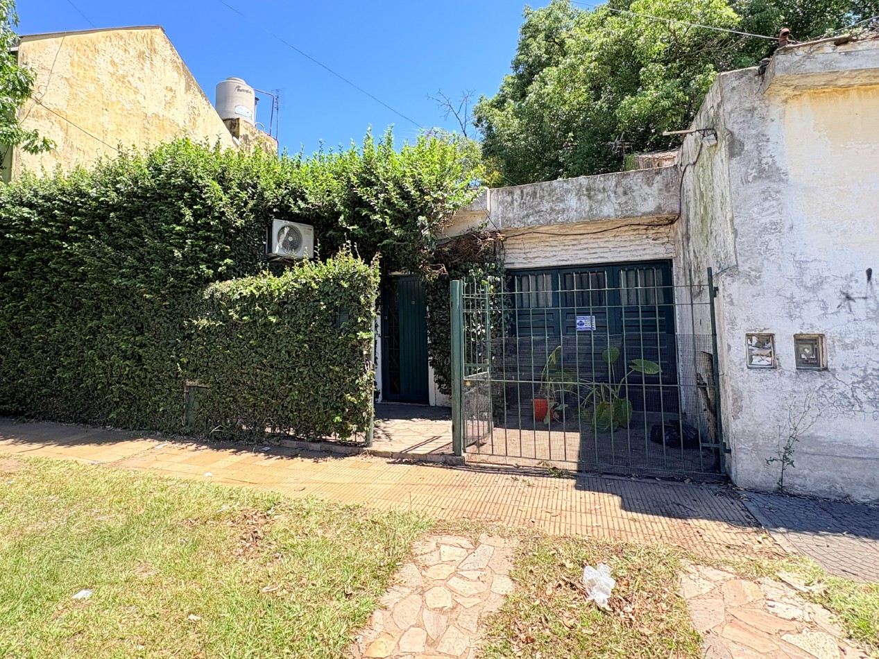 Casa 2 Ambientes con Patio y Cochera