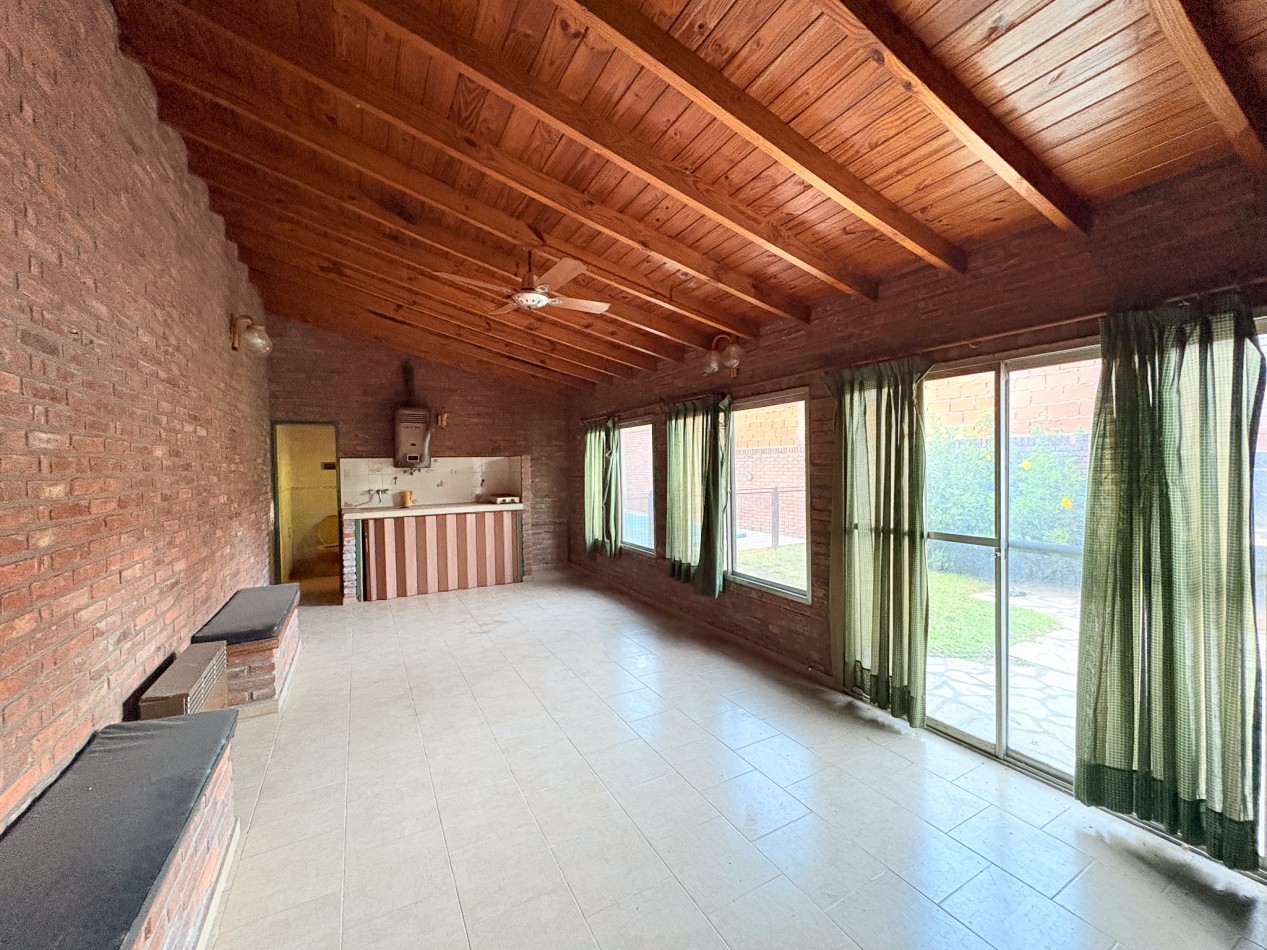 Casa con quincho y pileta en Venta en San Miguel