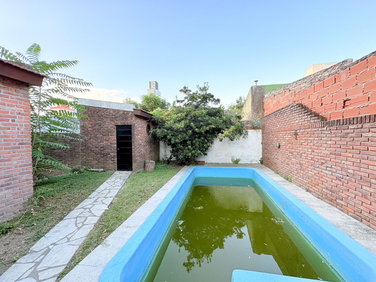 Casa con quincho y pileta en Venta en San Miguel