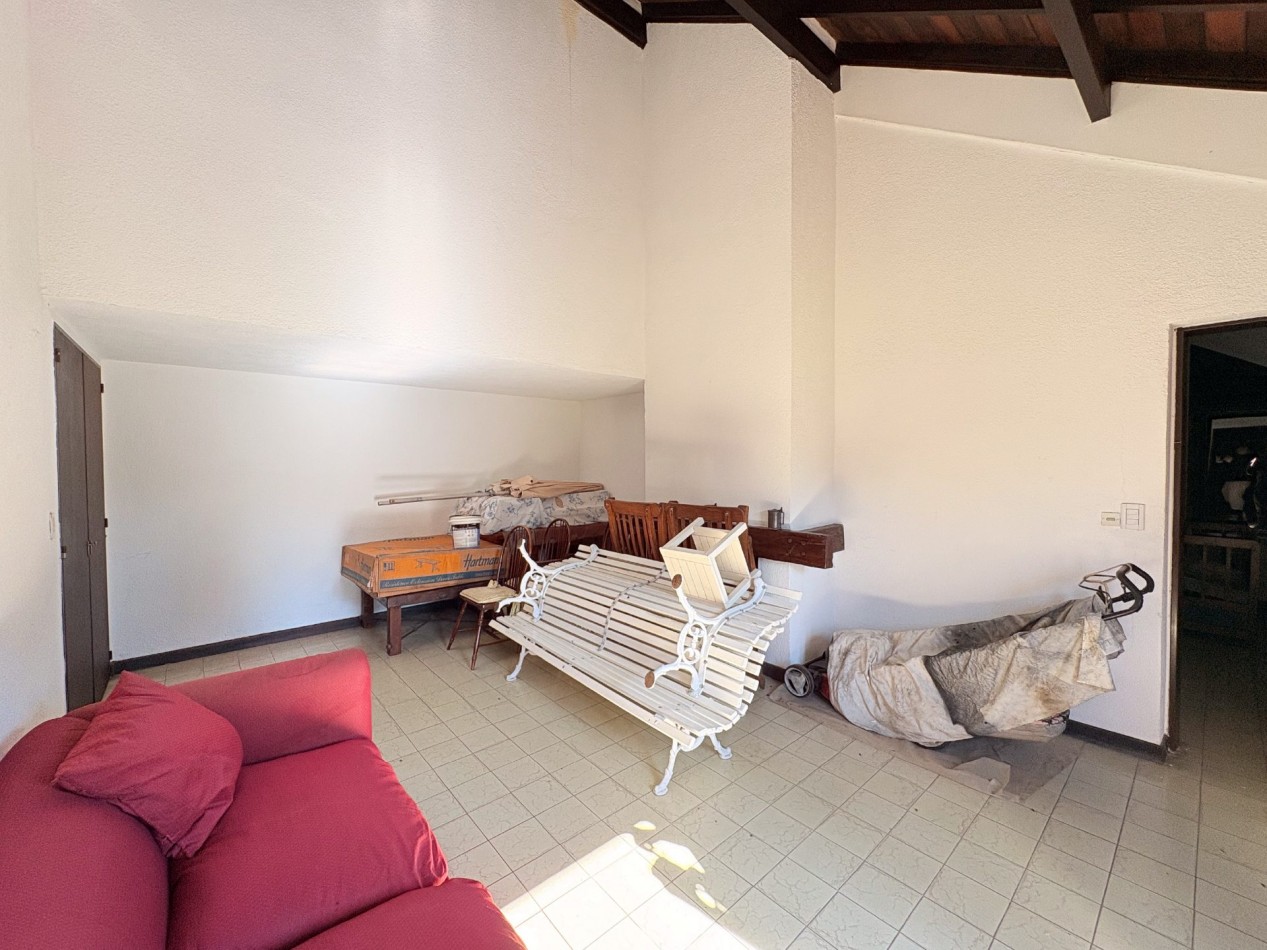Casa Quinta de Categoria en Barrio Los Nogales - Malvinas Argentinas