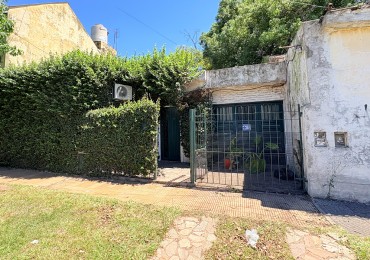 Casa 2 Ambientes con Patio y Cochera